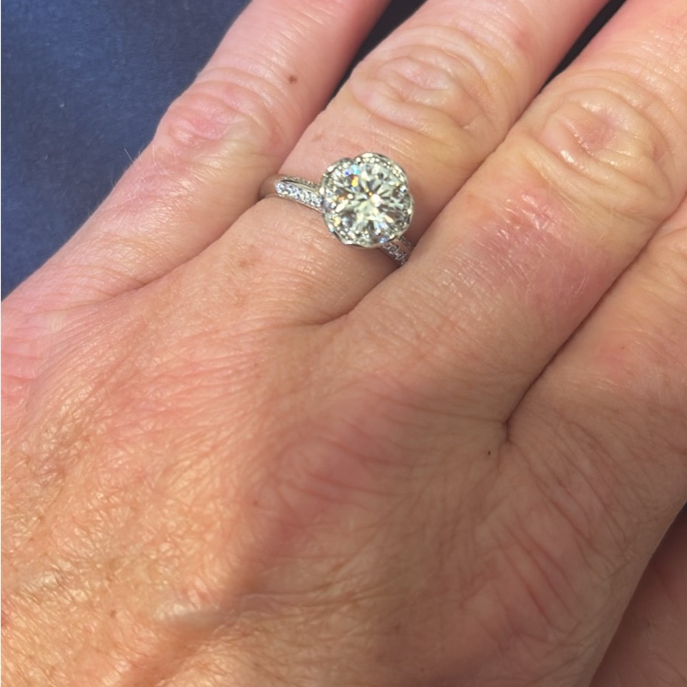 Stunning 2 Carat VS1 Moissanite ring size 7 GRA Certification